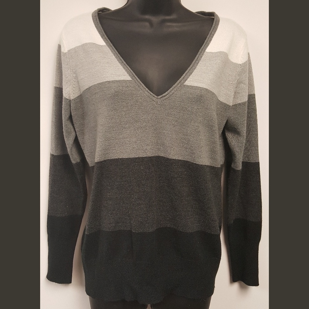 V-Neck Sweater M